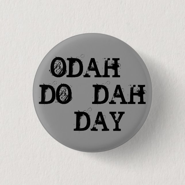 BADGE ROND 2,50 CM ODAH - FONT - DAH - LE JOUR (Devant)