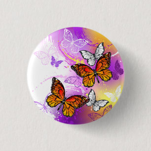 Badge Rond 2,50 Cm Papillons Monarque sur Arrière - plan pourpre