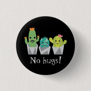 Badge Rond 2,50 Cm "Pas de câlins !" famille de cactus souriants