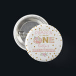 Badge Rond 2,50 Cm Petites filles Citrouilles 1er anniversaire<br><div class="desc">Ces boutons citrouilles mignons sont parfaits pour tous ceux qui célèbrent un premier anniversaire cet automne. Le design comprend un citrouille aquarelle peint à la main sur un arrière - plan blanc simple avec une formulation modèle facile à personnaliser. Des éléments de partie correspondants se trouvent dans la collection.</div>