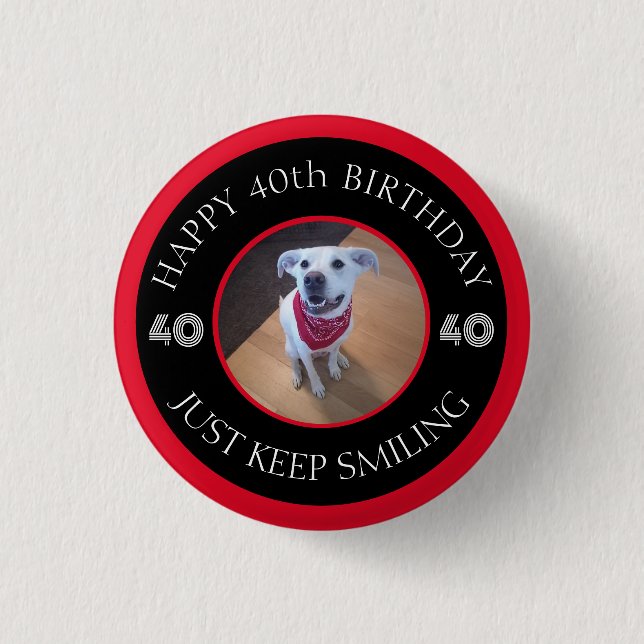 Badge Rond 2,50 Cm Photo de Dog Grinning Anniversaire 40 Noir et Roug (Devant)