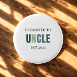 Badge Rond 2,50 Cm Promu à oncle EST 2025 | Nouveau oncle<br><div class="desc">Célébrez une promotion amusante et excitante avec ce bouton "Promu à l'oncle EST 2025" ! Parfait pour les annonces pour bébés, les révélations de genre, ou juste partager les nouvelles joyeuses, ce bouton présente un design propre et moderne avec des teintes pastel douces. Un garde-robe mignon et abordable pour les...</div>