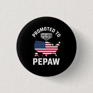 Badge Rond 2,50 Cm Promu Pepaw EST 2027 Drapeau USA Drôle Bientôt 