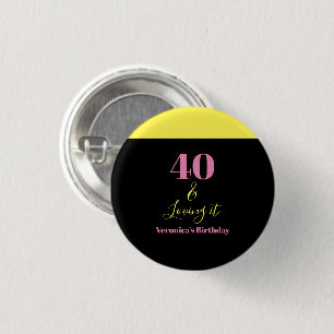 Badge Rond 2,50 Cm Quarante ans et l'adorant 40e Anniversaire Jaune N