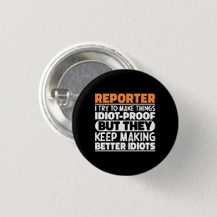 Badge Rond 2,50 Cm Reporter J'Essaie De Rendre Les Choses Drôle Dit C