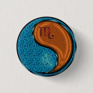 Badge Rond 2,50 Cm Scorpion & Chien de Bois