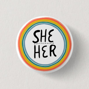 Badge Rond 2,50 Cm SHE / HER Pronounounounounounours Arc-en-ciel bagu