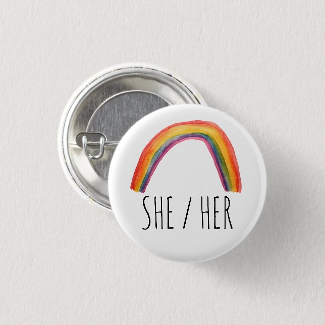 Badge Rond 2,50 Cm SHE/HER Pronounounounounours Aquarelle arc-en-ciel (Devant & derrière)