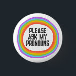 Badge Rond 2,50 Cm S'Il Vous Plaît Demander À Mes Pronounours Cercle<br><div class="desc">Décorez votre tenue avec ce bouton d'art cool. Ça fait un grand cadeau ! Vous pouvez le customiser,  modifier les couleurs,  les polices et ajouter du texte. Consultez ma boutique pour plus de couleurs et de motifs ! Faites-moi savoir si vous aimeriez quelque chose de personnalisé aussi.</div>