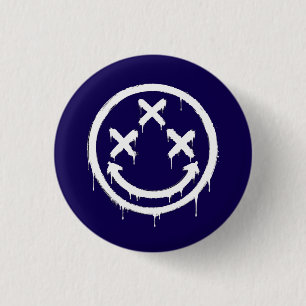 Badge Rond 2,50 Cm Sourire Graffiti aux Yeux Triple X