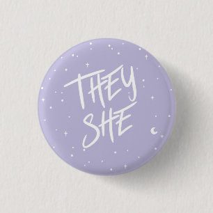 Badge Rond 2,50 Cm Stars They She Pronounouns à Lilac