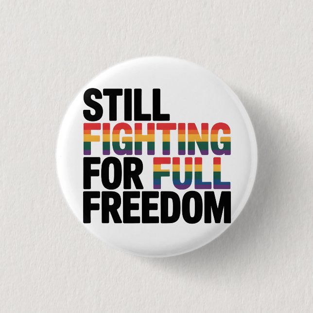 Badge Rond 2,50 Cm Still Fighting For Full Freedom LGBTQ America 250t (Devant)