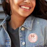 Badge Rond 2,50 Cm Sweet 16 rose or blush parties scintillant nom tag<br><div class="desc">Élégant, classique, glamour et girly pour une Soirée Sweet 16, 16e anniversaire. arrière - plan rose or et dégradé de rougeur. Décoré d'or rose, de parties scintillant imitation, brille. Personnalisez et ajoutez un nom. Le nom est écrit avec un script de style moderne en lettres de couleur rose foncé. Le...</div>