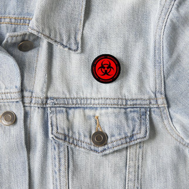 Badge Rond 2,50 Cm Symbole de biodanger rouge, broche (En situation)