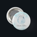 Badge Rond 2,50 Cm Team Boy Christmas Genre Revela<br><div class="desc">Bouton de révélation de genre Team Boy conçu avec une illustration d'aquarelle bleue. Objets correspondants dans notre magasin Cava Party Design.</div>