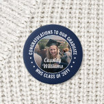 Badge Rond 2,50 Cm Tout Texte Graduation Photo Félicitations Marine B<br><div class="desc">Dites félicitations et montrez votre fierté pour le diplômé avec des boutons photo/badges customisés cool. (CONSEIL EN MATIÈRE DE PLACEMENT D'IMAGE : Une façon simple de centrer une photo exactement comment vous voulez est de la rogner avant de la télécharger sur le site Zazzle.) Tout le texte est simple à...</div>