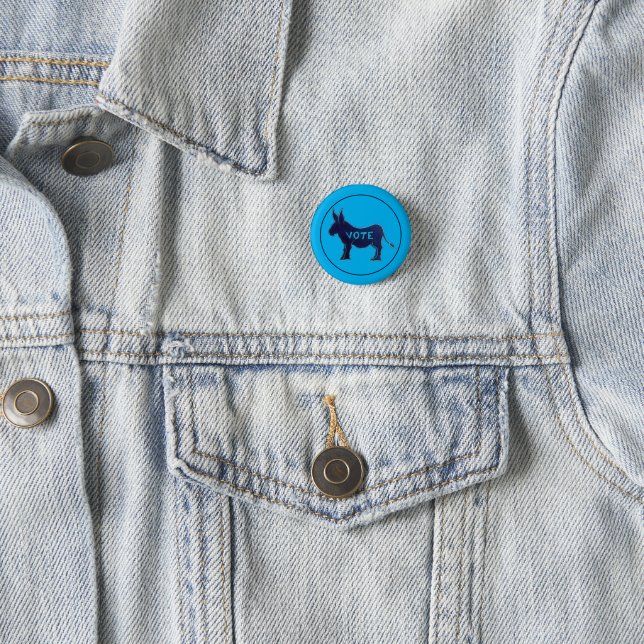 Badge Rond 2,50 Cm VOTE Blue Donkey Election Day USA Voter Patriotiqu (En situation)