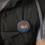 Badge Rond 2,50 Cm Voyage en famille Vacances Montagnes Réunion perso<br><div class="desc">Ce magnifique coucher de soleil sur les montagnes rocheuses dans la nature fait une belle image pour un bouton de conservation pour une réunion de famille, voyage sur la route, ou vacances d'été. Commémorez votre événement en coordonnant avec les cadeaux correspondants pour maman, papa, frère et soeur. Ajoutez votre propre...</div>