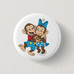 Badge Rond 2,50 Cm Zina et Mimo avec une tranche de pizza.