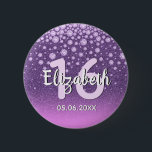 Badge Rond 5 Cm 16e anniversaire diamants parties scintillant rose<br><div class="desc">Un bouton élégant, glamour et girly 16ème anniversaire de fête. Faux parties scintillant de couleur violet et rose avec faux losange et cadre doré. Modèles pour un nom, 16 ans et une date. Date de naissance ou date de la fête/anniversaire. Lettres blanches et roses. Le nom est écrit avec un...</div>