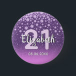 Badge Rond 5 Cm 21e anniversaire parties scintillant diamants rose<br><div class="desc">Un bouton élégant, glamour et girly 21ème anniversaire de fête. Faux parties scintillant de couleur violet et rose avec faux losange et cadre doré. Modèles pour un nom, 21 ans et une date. Date de naissance ou date de la fête/anniversaire. Lettres blanches et roses. Le nom est écrit avec un...</div>