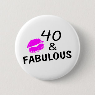 Badge Rond 5 Cm 40 et fabuleux (noir et rose)