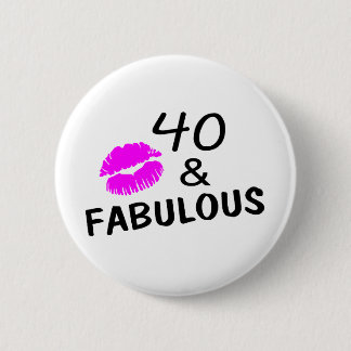 Badge Rond 5 Cm 40 et fabuleux (noir et rose)