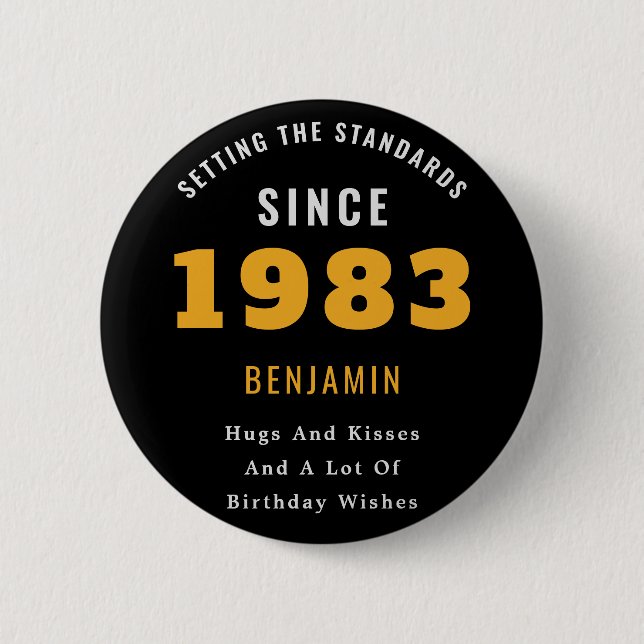 Badge Rond 5 Cm 40e anniversaire Nom 1983 Black Gold Elegant Chic (Devant)