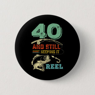 Badge Rond 5 Cm 40e anniversaire Pêche Turning 40 pêcheurs Mens Pu