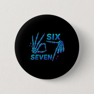 Badge Rond 5 Cm 67 Meme Main de squelette 6 7 Halloween Six Sept A