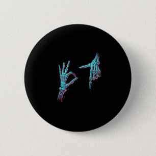 Badge Rond 5 Cm 67 Meme Main de squelette 6 7 Halloween Six Sept D