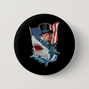 Badge Rond 5 Cm Abe Lincoln à cheval sur un requin Incroyable Quat