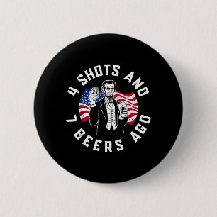 Badge Rond 5 Cm Abraham Lincoln il y a 4 verres et 7 bières en tra