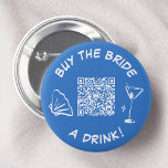 Badge Rond 5 Cm Acheter La Mariée Une Fête des mariées de boisson<br><div class="desc">Cette conception de bouton bleu fantaisie comprend un message amusant "Achetez une boisson à la mariée !", un verre à cocktail élégant et un code QR pratique pour un don facile. Parfait pour les fêtes de bachelorette ou les douches nuptiales, ce bouton ajoute une touche de plaisir et d'excitation à...</div>