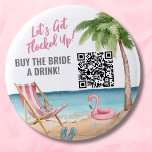 Badge Rond 5 Cm Acheter une Boisson à la Mariée Code QR<br><div class="desc">Bouton code QR « Cute Beach Bachelorette Buy Bride A Drink ». À attraper pour que tout votre groupe le porte en allant dans les bars ou les boîtes de nuit ! Un thème de plage à l'aquarelle avec des nuances de rose et de sarcelle, créant l'ambiance pour une escapade...</div>