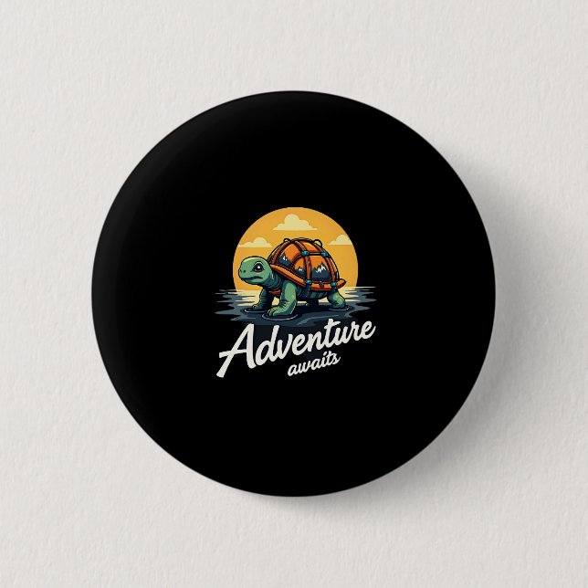 Badge Rond 5 Cm Adventure Awaits is Hiking Adventures is Outdoor A (Devant)