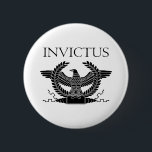 Badge Rond 5 Cm Aigle noir d'Invictus<br><div class="desc">L'aigle Invictus dans le noir le plus profond,  courbé dans la victoire et portant des tonnerres. Viris et honoris !</div>