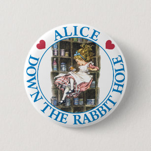 BADGE ROND 5 CM ALICE EN BAS DU TERRIER DE LAPIN