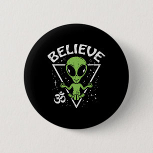 Badge Rond 5 Cm Alien méditant croit zen paix intérieure et ufo yo