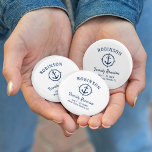 Badge Rond 5 Cm Ancre nautique Famille Réunion Marine Bleu & Blanc<br><div class="desc">Bouton de réunion familiale à thème nautique, affichant fièrement votre nom de famille, date de réunion et emplacement dans élégant script de calligraphie avec texte moderne élégant. Ce design présente l'illustration d'une ancre de bateau sur mesure avec une boussole en bleu marine sur blanc ou customiser facilement l'arrière - plan...</div>