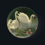 Badge Rond 5 Cm Animaux sauvages vintages Oiseaux, Cygnes blancs v<br><div class="desc">Illustration vintage Image d'oiseaux sauvages victoriens montrant deux beaux cygnes blancs nageant dans un étang ou un lac avec des caleçons et des fleurs.</div>
