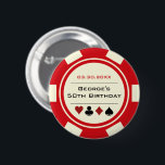 Badge Rond 5 Cm Anniversaire Poker Chip Casino thème Crème rouge<br><div class="desc">Ces boutons crémeux blanc et rouge de puces de poker feraient un cadeau parfait pour le garçon d'anniversaire, ou, pour toute la fête à porter pendant la fête! Personnalisez votre design avec votre nom et votre date de naissance # en noir dans le centre, et anniversaire en rouge sur le...</div>