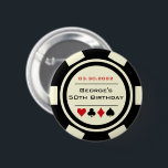 Badge Rond 5 Cm Anniversaire Poker Chip Casino Thème Rouge Noir<br><div class="desc">Ces boutons de puces de poker blanc et noir brillant feraient un cadeau parfait pour le garçon d'anniversaire, ou, pour toute la fête à porter pendant la fête! Personnalisez votre design avec votre nom et votre date de naissance # en noir au centre, et anniversaire en rouge sur le dessus....</div>