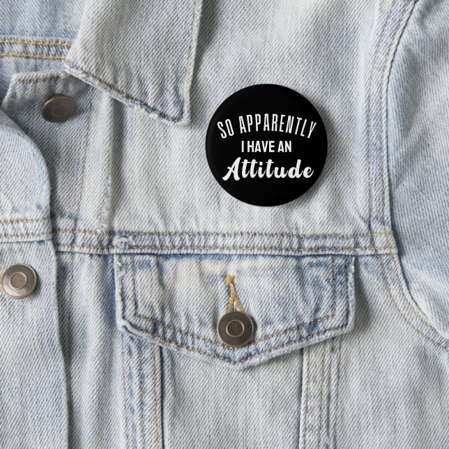 Badge Rond 5 Cm Apparemment, J'Ai Une Attitude (En situation)