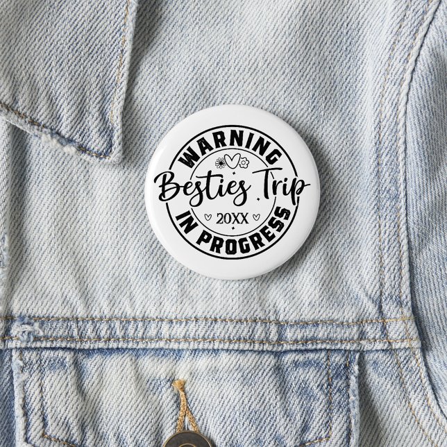 Badge Rond 5 Cm Avertissement Besties Voyage en cours Noir sur Bla (Créateur téléchargé)