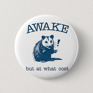 Badge Rond 5 Cm Awake Mais à quelle Côte Opposum Possum Retro