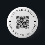 Badge Rond 5 Cm Bachelorette Achetez-lui une balle Elle noue le no<br><div class="desc">Design moderne et élégant imprimé Minimaliste Bachelorette Achetez-lui Une prise Elle noue le bouton Knot qui peut être customisé avec votre texte. Cliquez sur le bouton "Customiser" et utilisez notre outil de conception pour modifier ce modèle. Découvrez le magasin Graphic Art Design pour d'autres produits qui correspondent à ce design...</div>