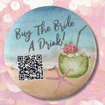 Badge Rond 5 Cm Bachelorette Party Acheter Mariée Un Verre<br><div class="desc">Cute Beach Cocktail Bachelorette Party Weekend bouton avec un acheter à la mariée une boisson code QR personnalisable. Un thème de plage cool aquarelle aux tons rose et turquoise, qui donne l'ambiance d'une escapade sur la plage avec la mariée et ses seins. Des voyages en Floride, en Californie, ou même...</div>