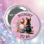 Badge Rond 5 Cm Bébé et chiot maman pour être Baby shower<br><div class="desc">Maman doit être des boutons baby showers. Ma petite fille adorable assise à côté de son petit chiot German Shepherd dans une parcelle de jolies fleurs d'aquarelle. Papillons roses et bleus et jolies fleurs sauvages.</div>
