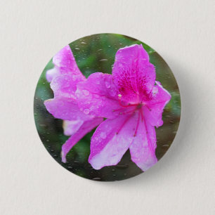 Badge Rond 5 Cm Belles fleurs de jardin rose avec gouttes de pluie